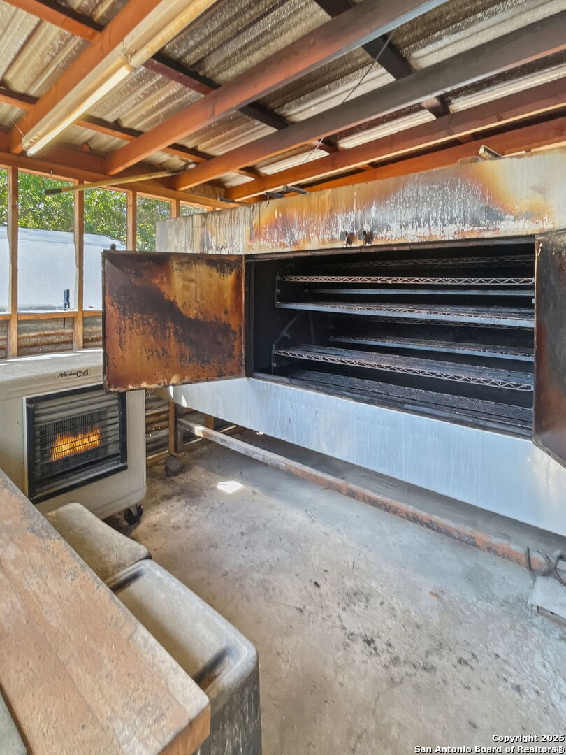 9030 Fm 1283 Lakehills TX 78063