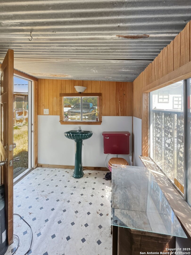 9030 Fm 1283 Lakehills TX 78063