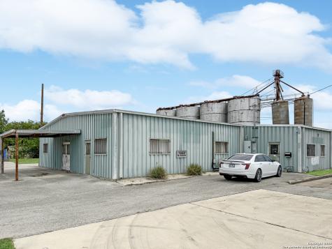 1569 & 1571 N Austin Seguin TX 78155