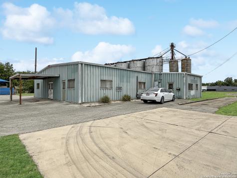 1569 & 1571 N Austin Seguin TX 78155