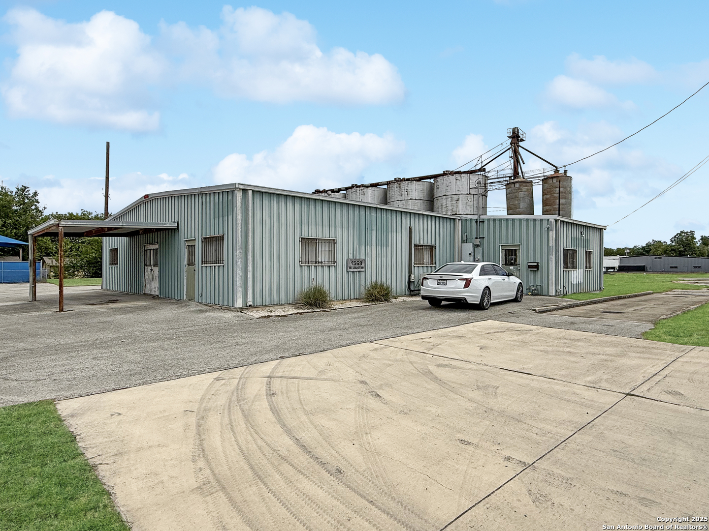1569 & 1571 N Austin Seguin TX 78155