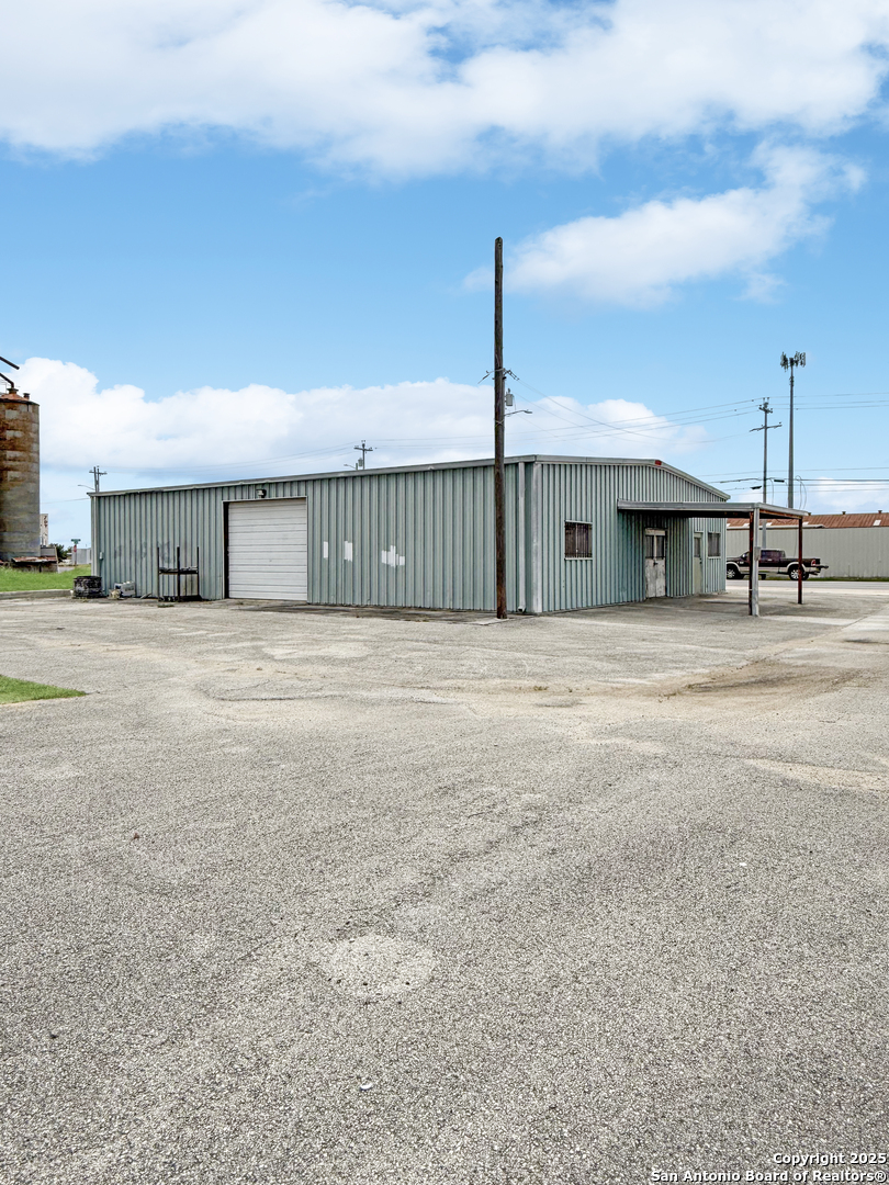 1569 & 1571 N Austin Seguin TX 78155