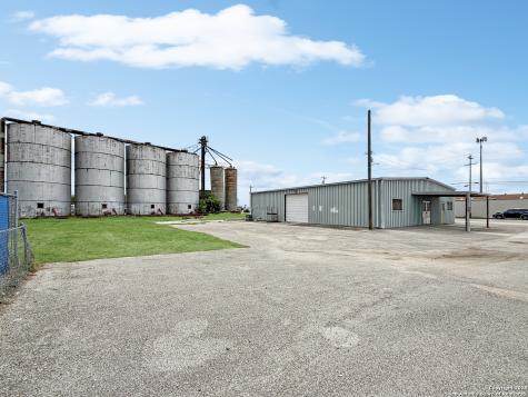 1569 & 1571 N Austin Seguin TX 78155