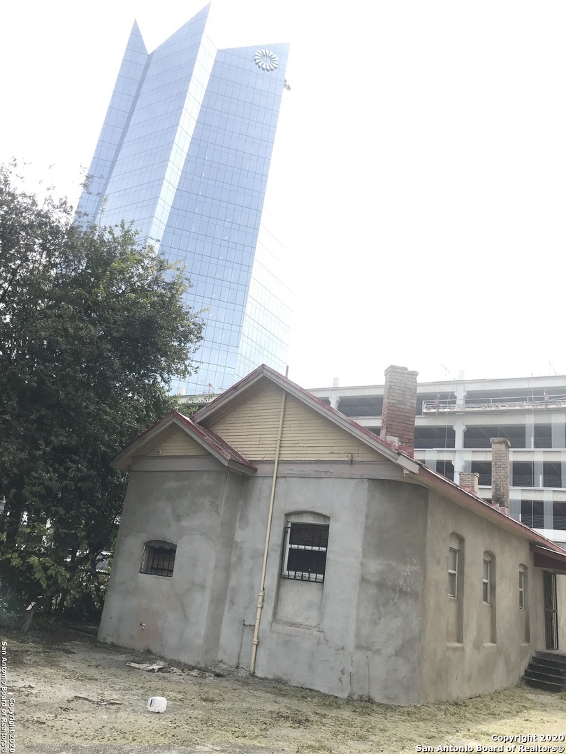 233 W Travis San Antonio TX 78205