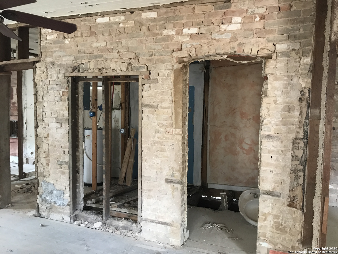 233 W Travis San Antonio TX 78205