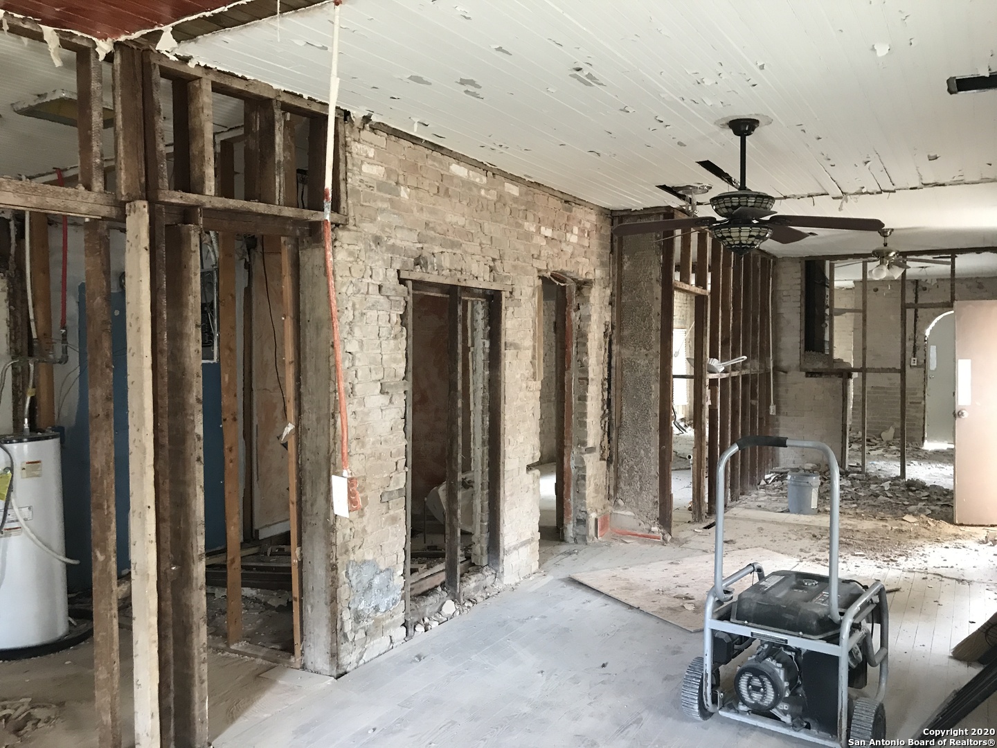 233 W Travis San Antonio TX 78205