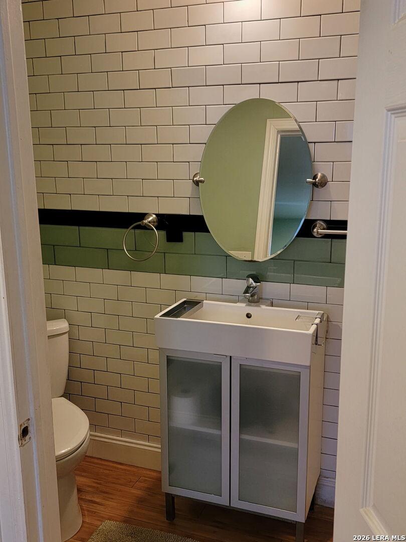 3221 N Flores San Antonio TX 78212