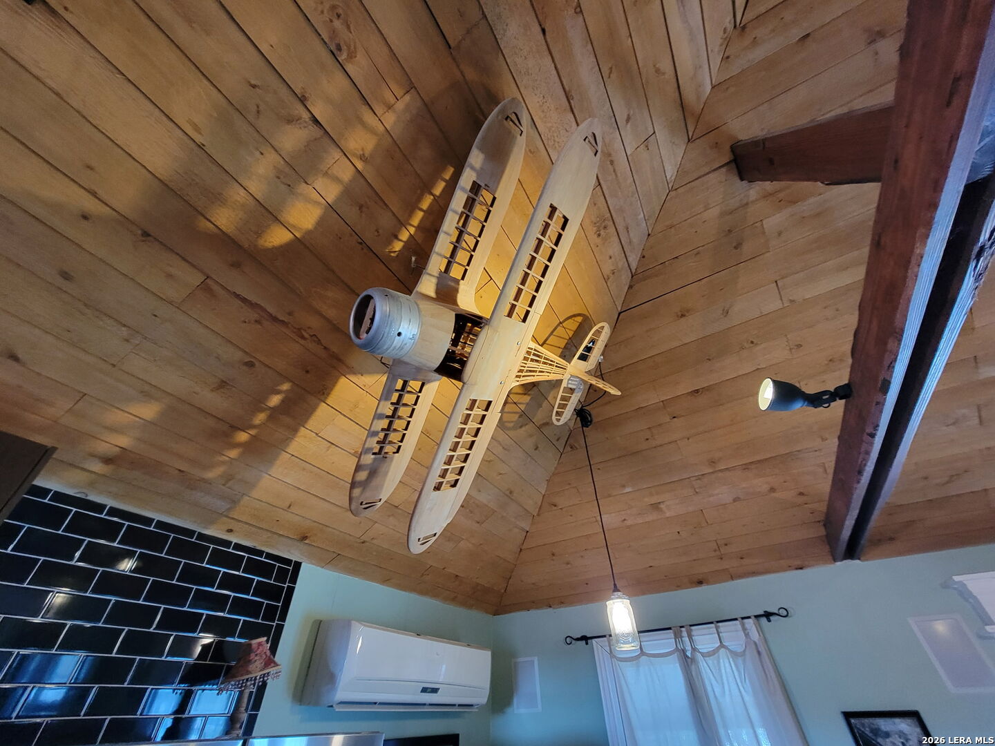 3221 N Flores San Antonio TX 78212