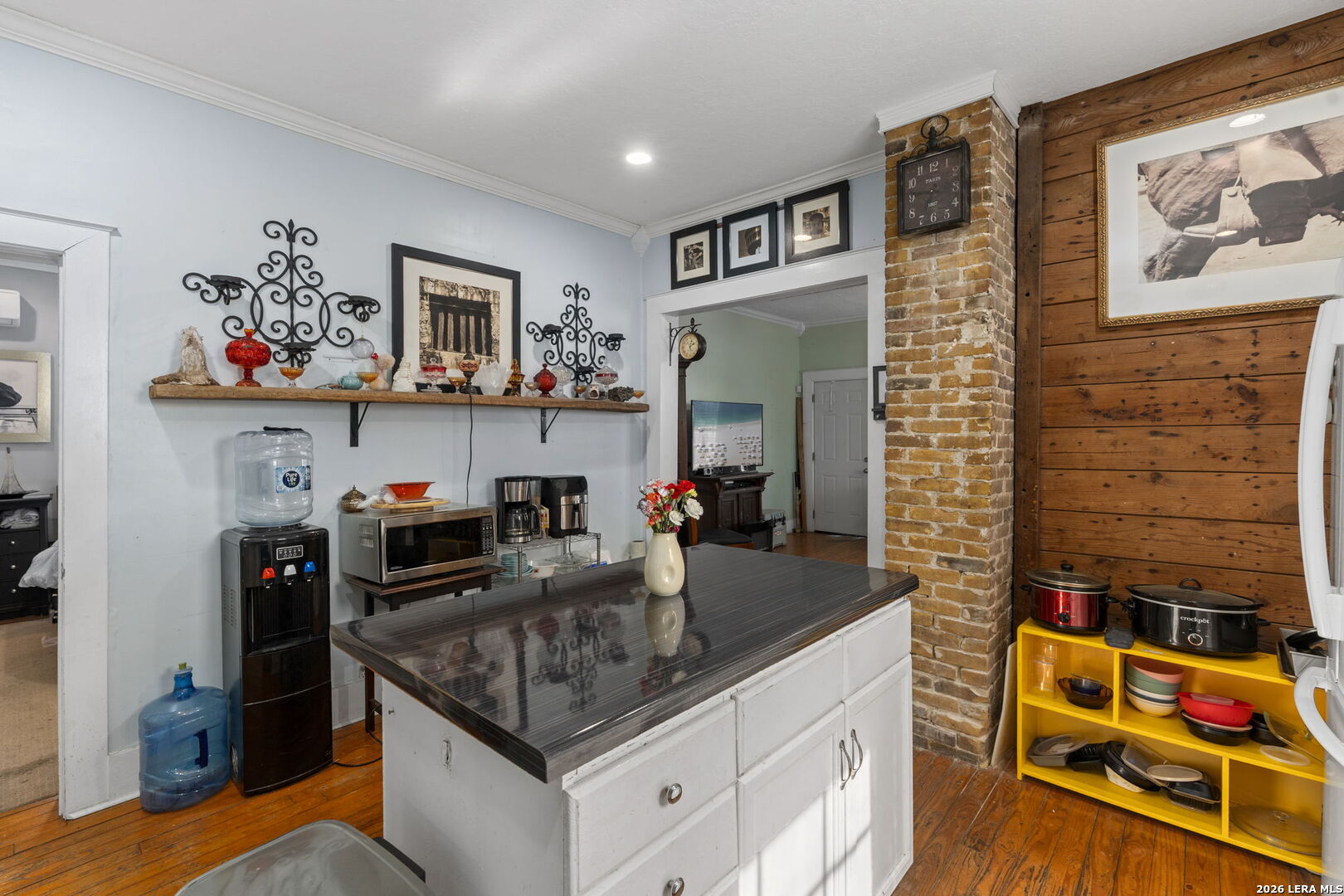 3221 N Flores San Antonio TX 78212