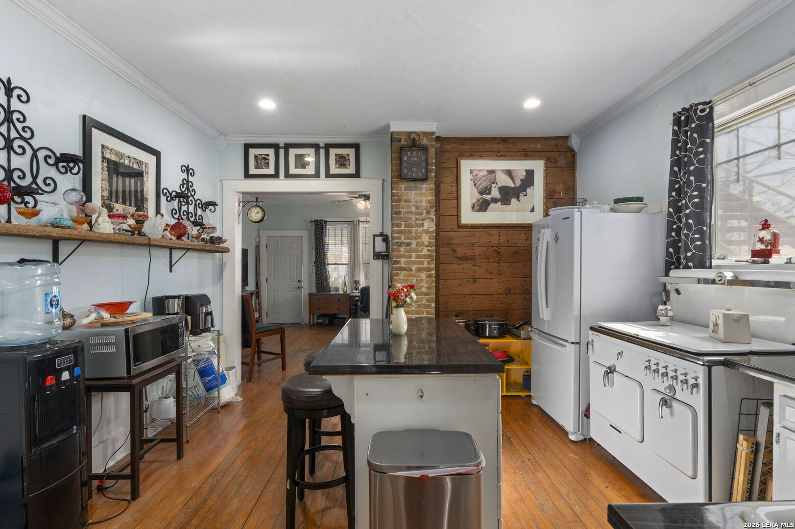 3221 N Flores San Antonio TX 78212