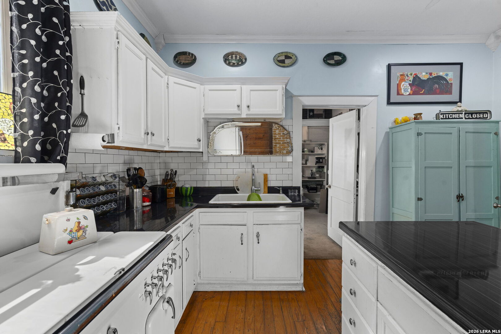 3221 N Flores San Antonio TX 78212