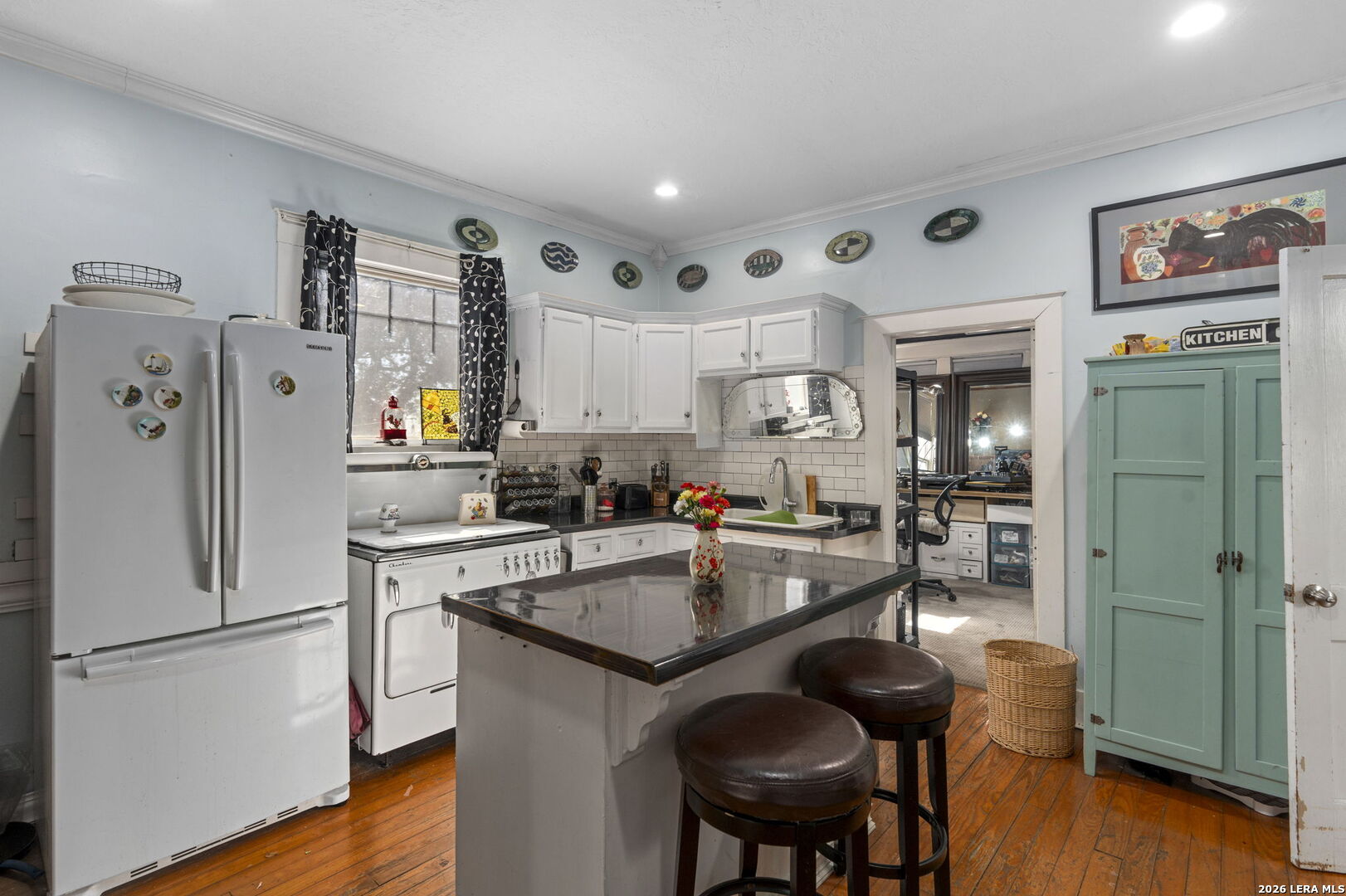 3221 N Flores San Antonio TX 78212