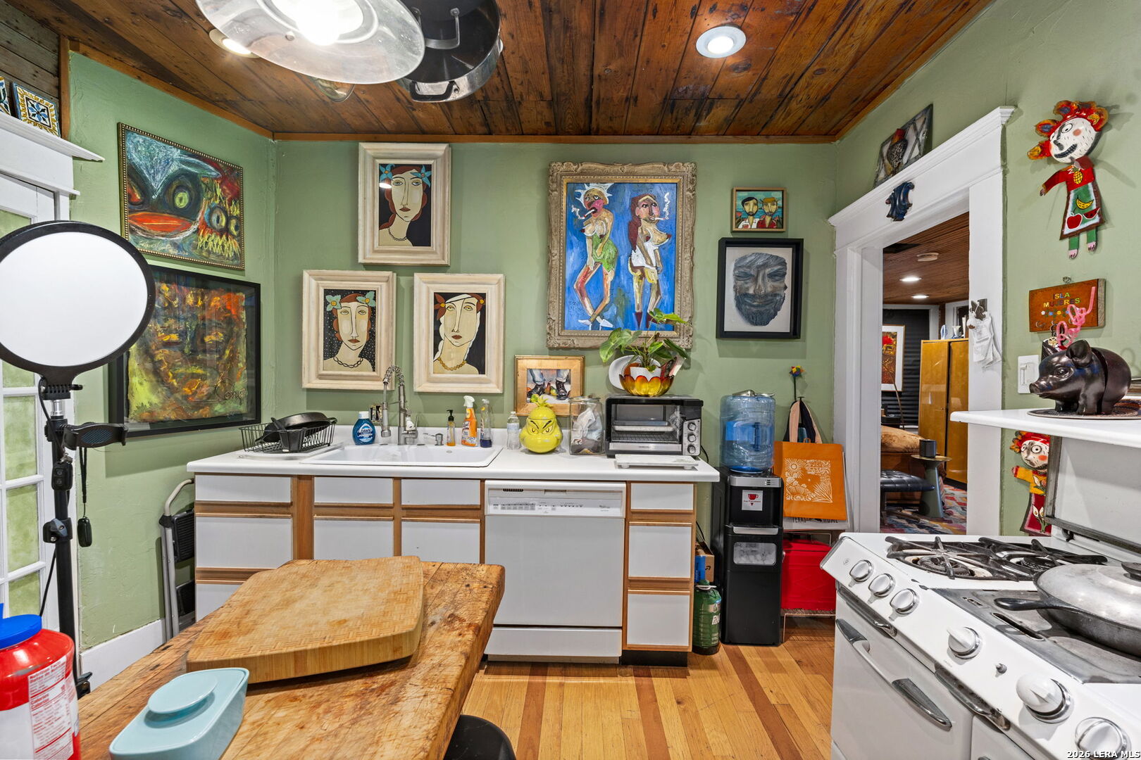 3221 N Flores San Antonio TX 78212