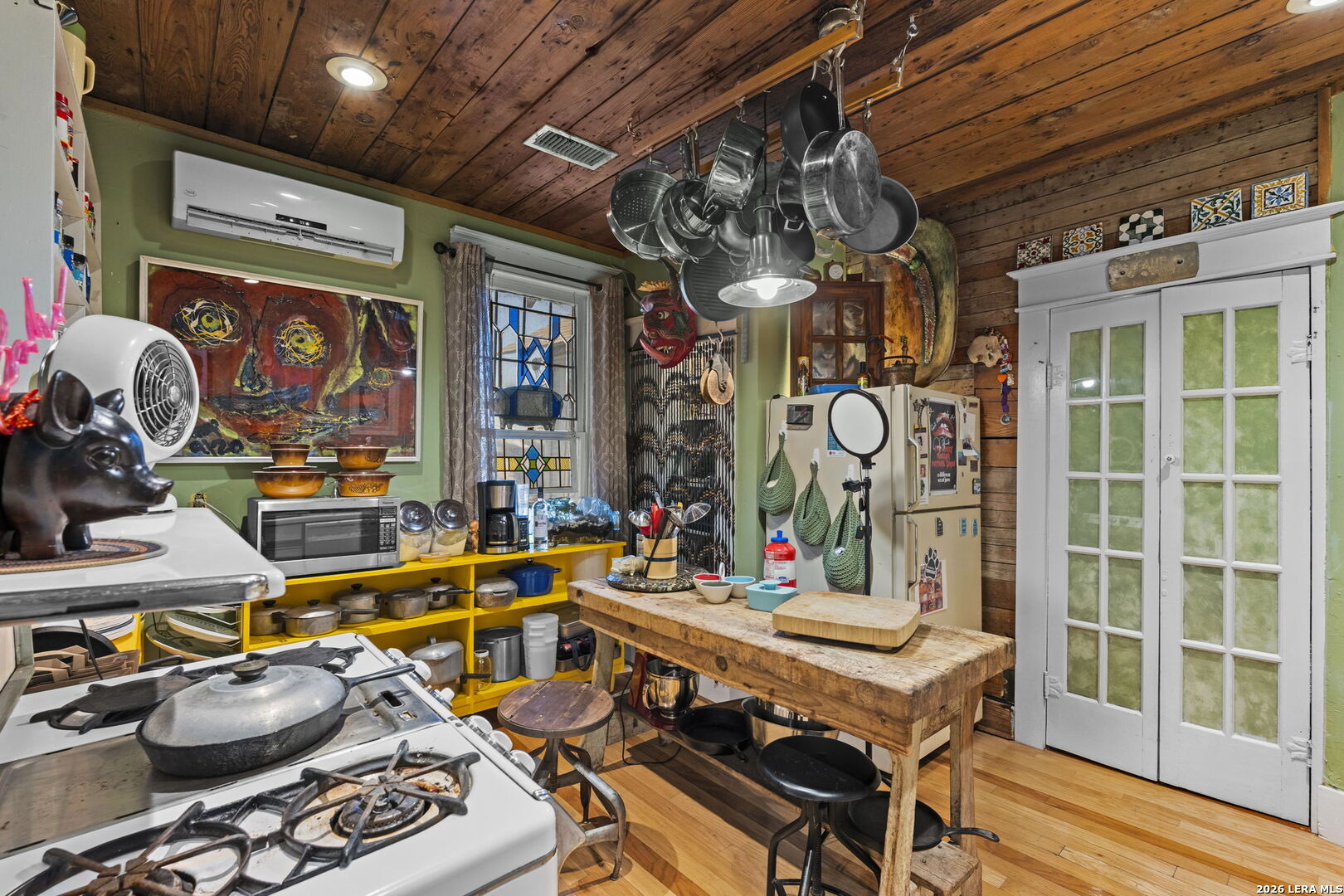 3221 N Flores San Antonio TX 78212