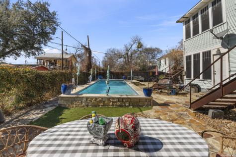 3221 N Flores San Antonio TX 78212