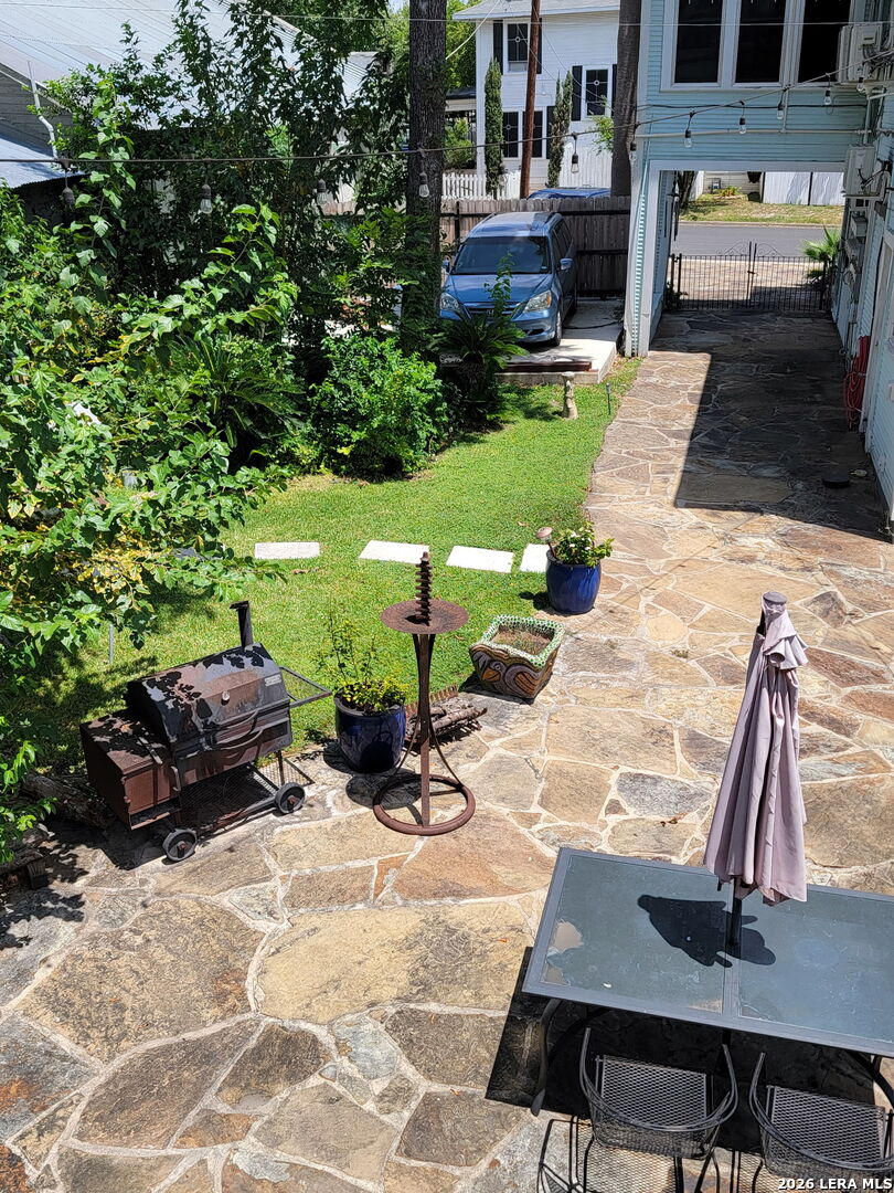 3221 N Flores San Antonio TX 78212