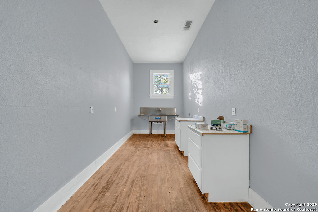 1610 W Commerce San Antonio TX 78207