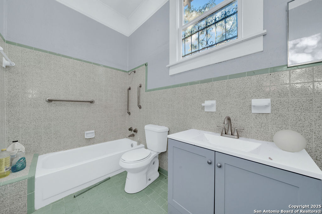 1610 W Commerce San Antonio TX 78207