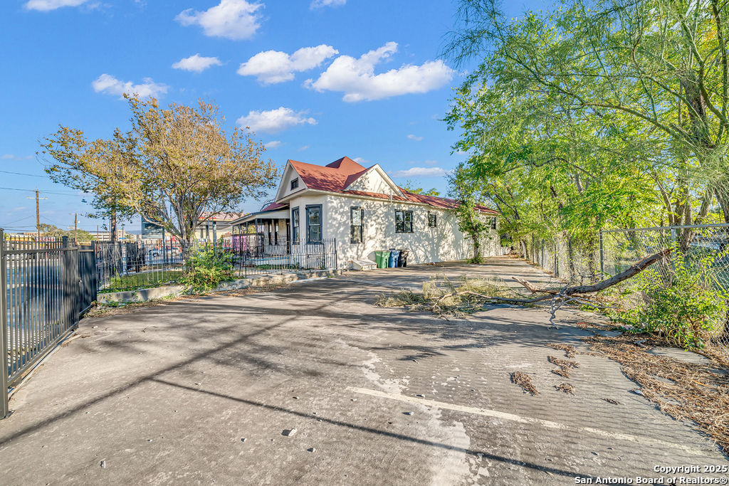 1610 W Commerce San Antonio TX 78207