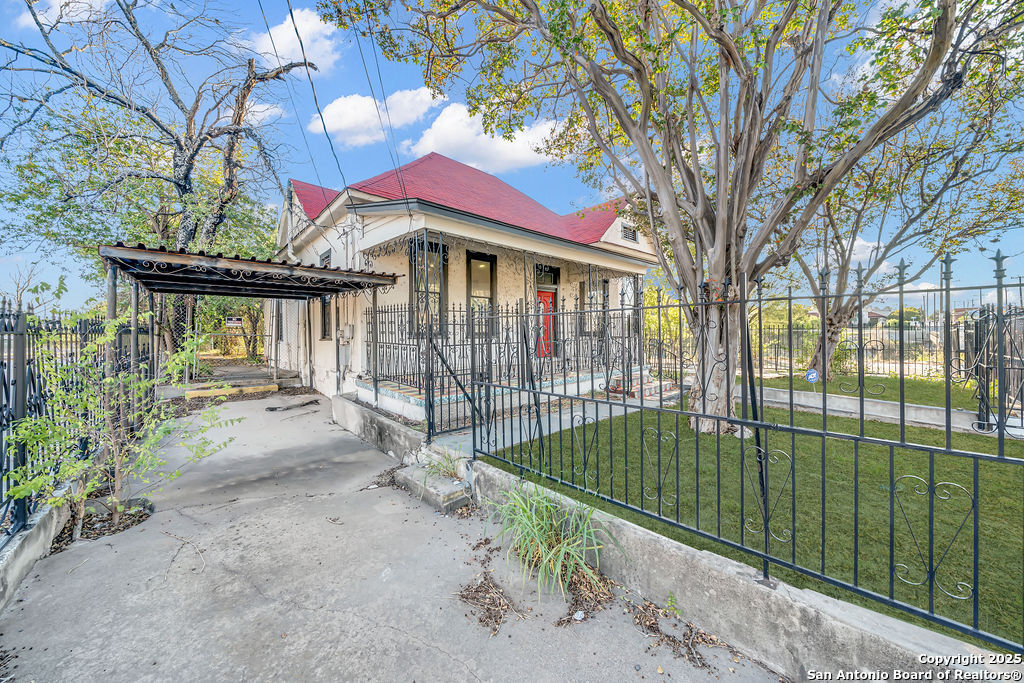 1610 W Commerce San Antonio TX 78207