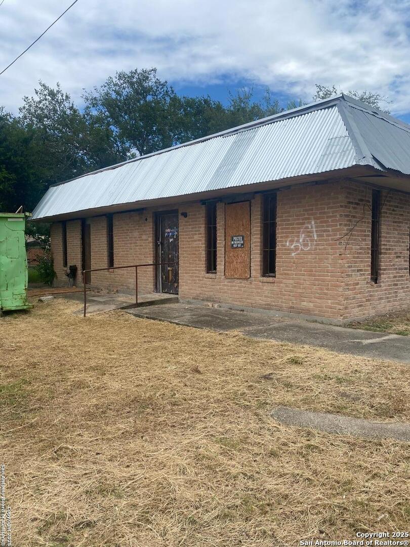 101 E Rockport Mathis TX 78368