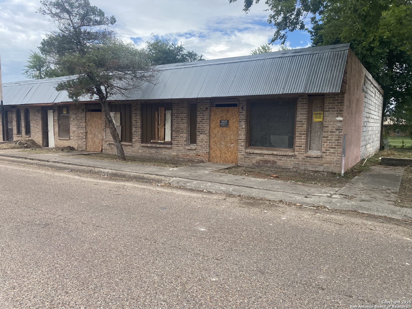 101 E Rockport Mathis TX 78368