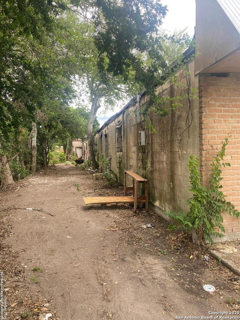 101 E Rockport Mathis TX 78368