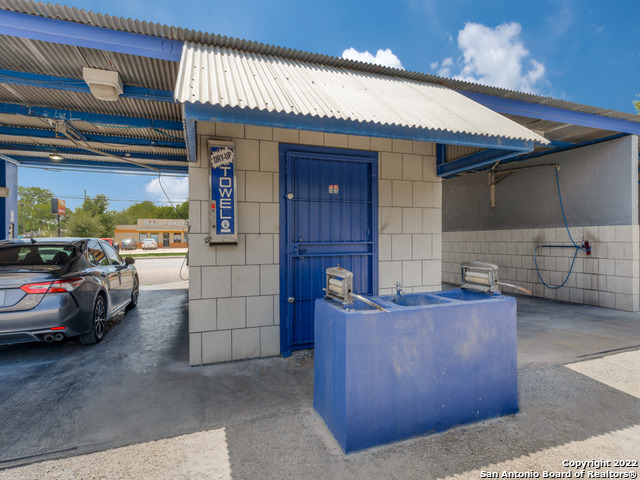 402 N Zarzamora Street San Antonio TX 78207