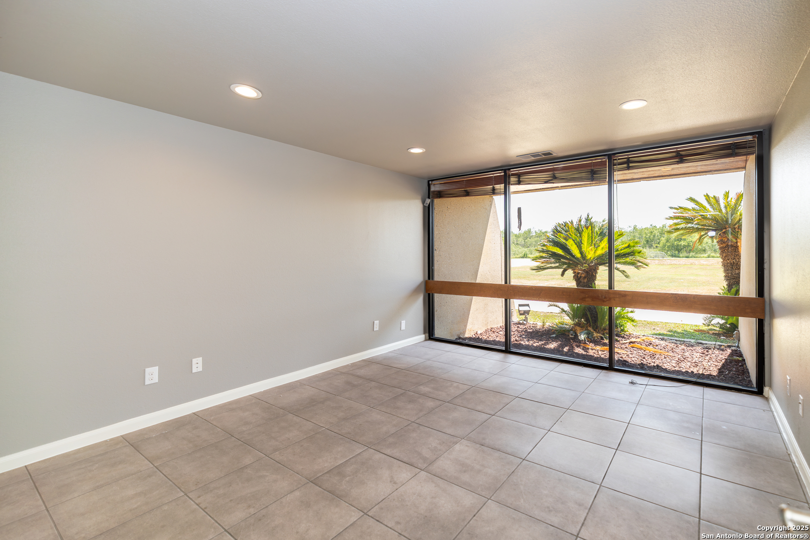 8276 N Sh 16 Poteet TX 78065