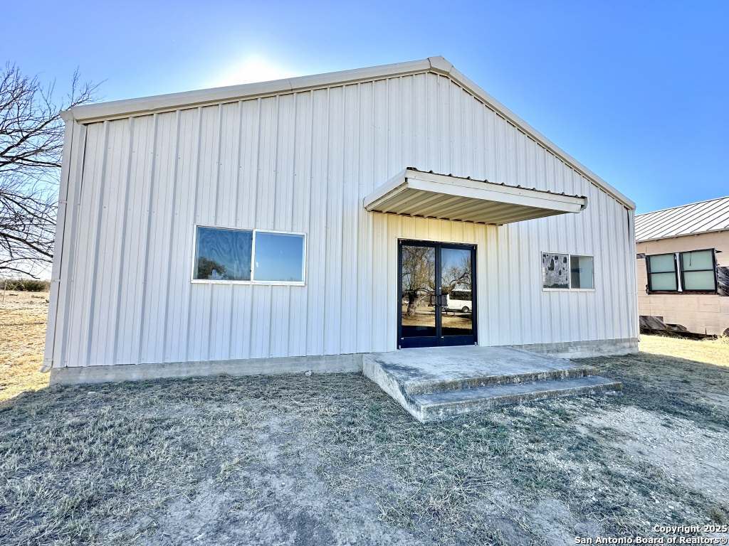 2903 Highway 90 Hondo TX 78861