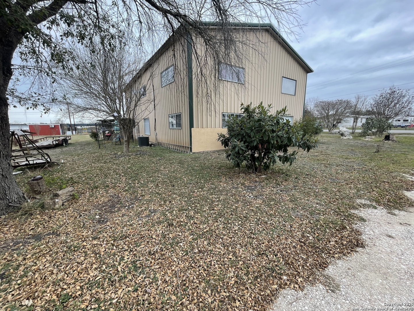 483 Sassman Road Marion TX 78124