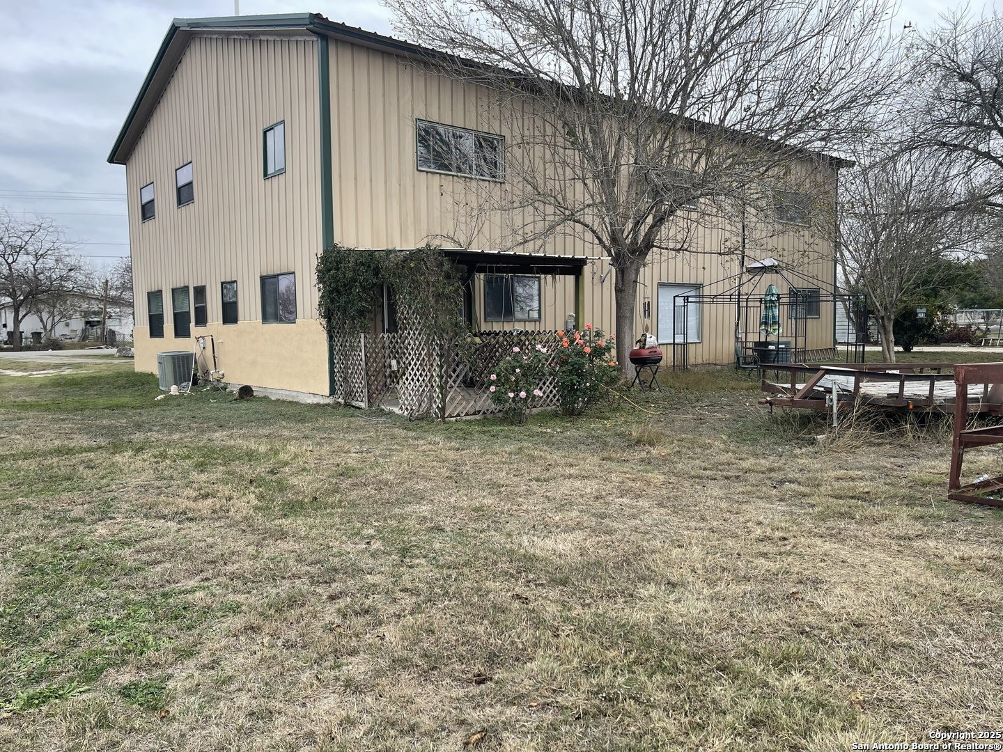 483 Sassman Road Marion TX 78124