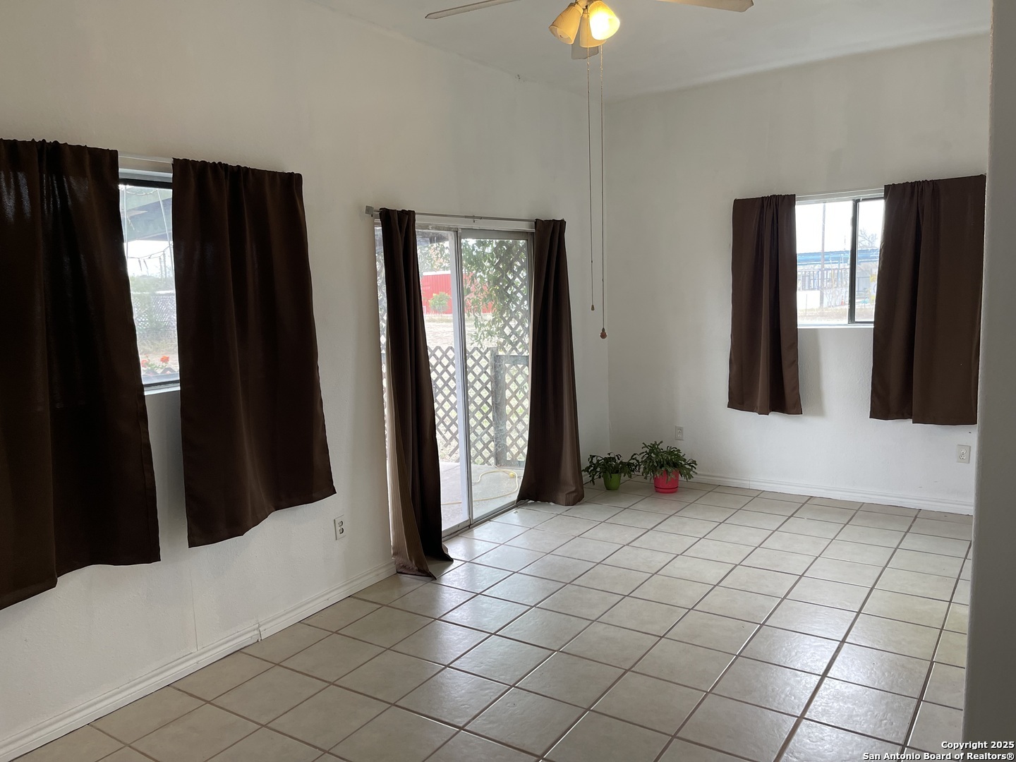 483 Sassman Road Marion TX 78124