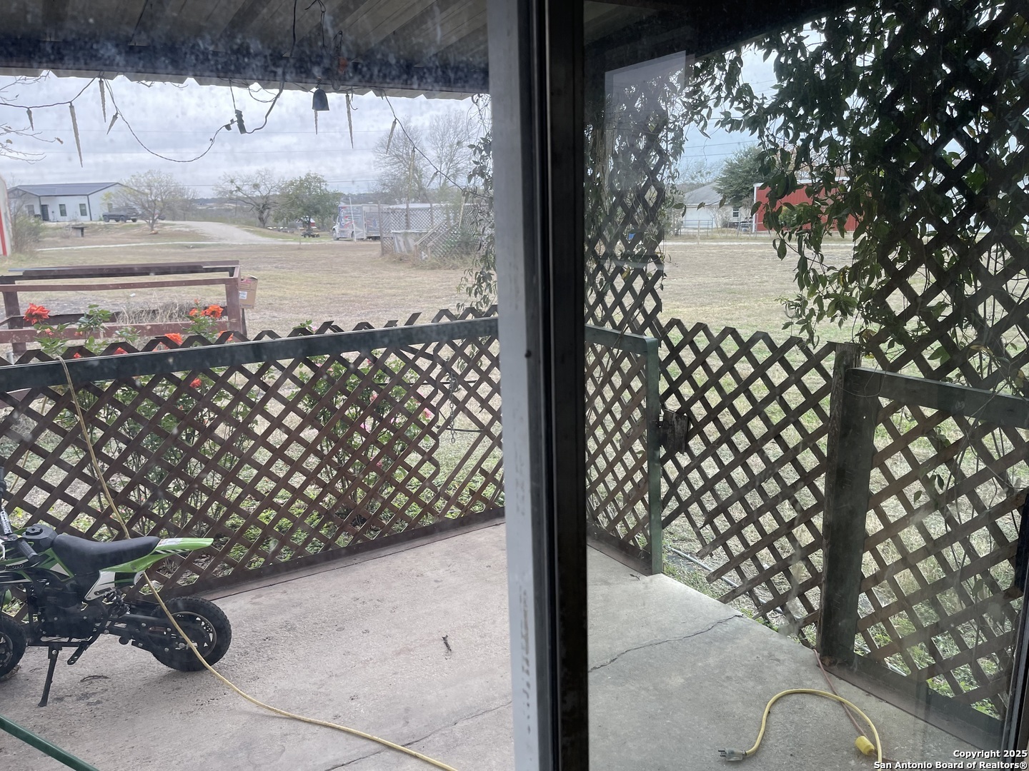 483 Sassman Road Marion TX 78124