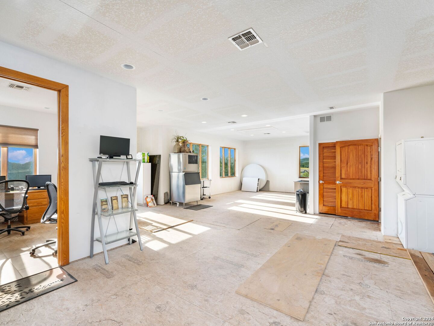 169 Pr 1710 Mico TX 78056