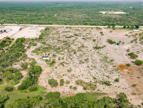 8287 S State Highway 16 Jourdanton TX 78026