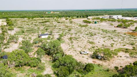 8287 S State Highway 16 Jourdanton TX 78026