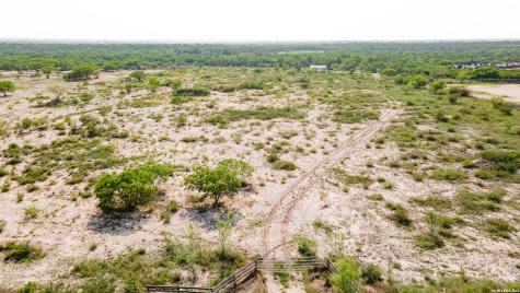 8287 S State Highway 16 Jourdanton TX 78026
