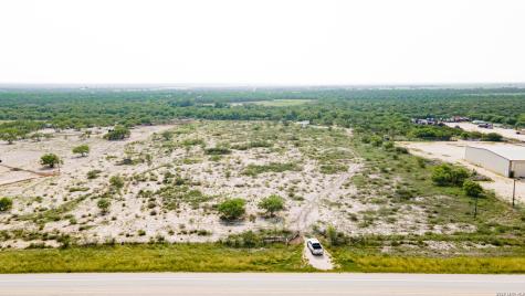 8287 S State Highway 16 Jourdanton TX 78026