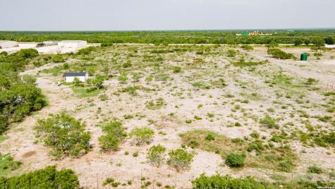 8287 S State Highway 16 Jourdanton TX 78026