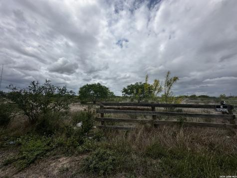 8287 S State Highway 16 Jourdanton TX 78026