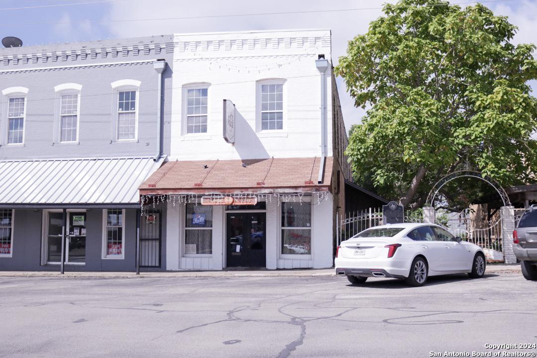 1307 3rd Street Floresville TX 78114