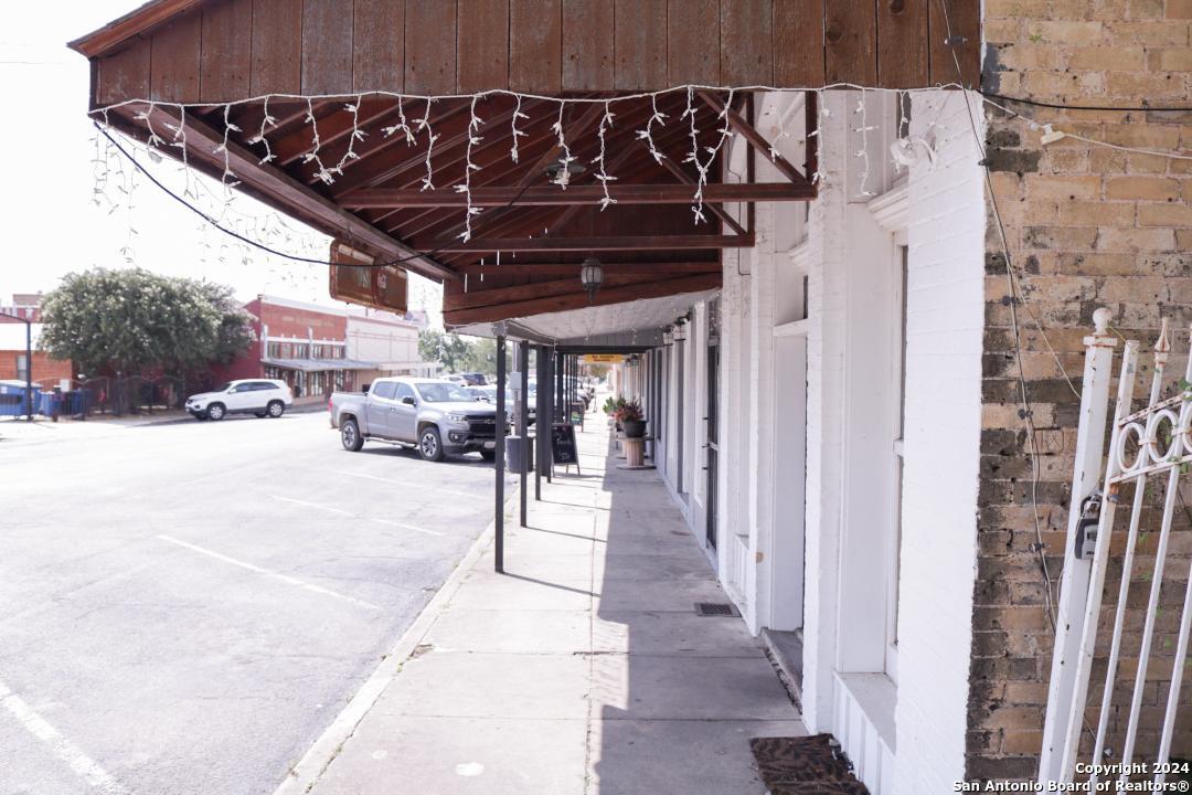 1307 3rd Street Floresville TX 78114
