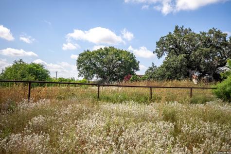 16385 Donop Elmendorf TX 78112