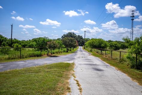 16385 Donop Elmendorf TX 78112