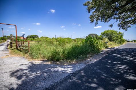 16385 Donop Elmendorf TX 78112