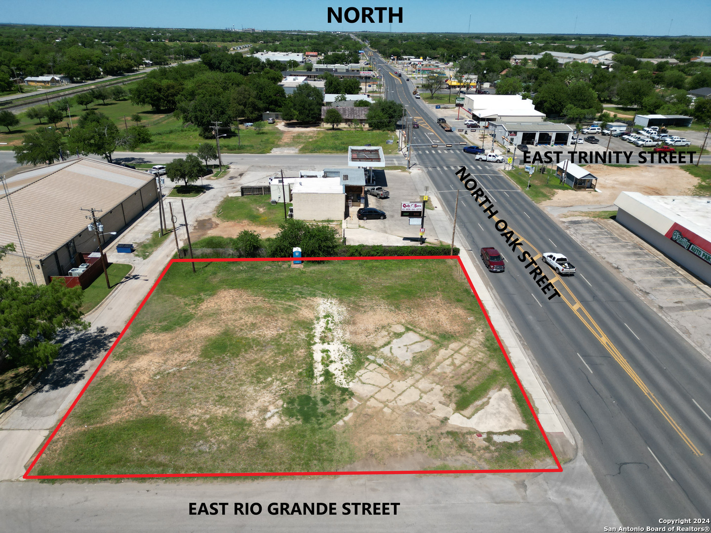 309 N Oak Pearsall TX 78061