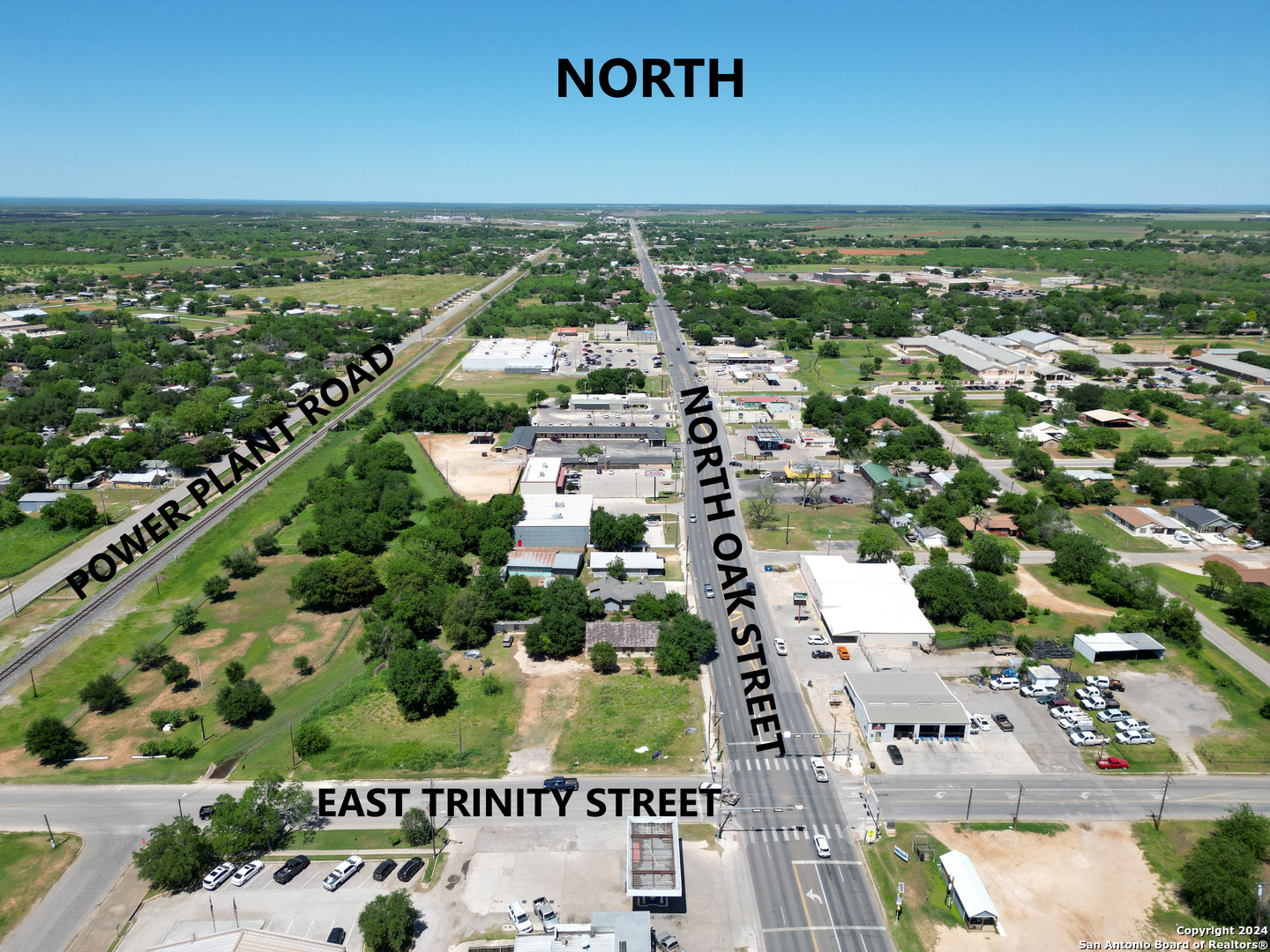 309 N Oak Pearsall TX 78061