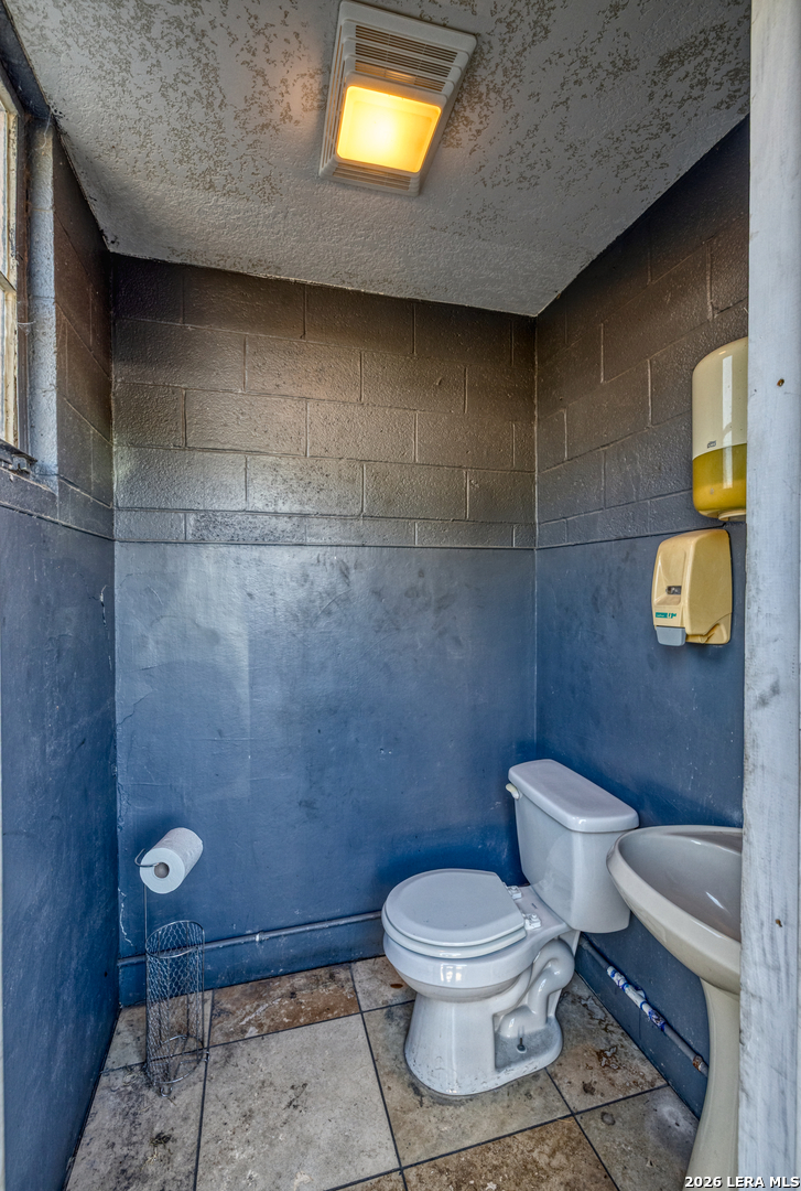 703 W Main Street Uvalde TX 78801