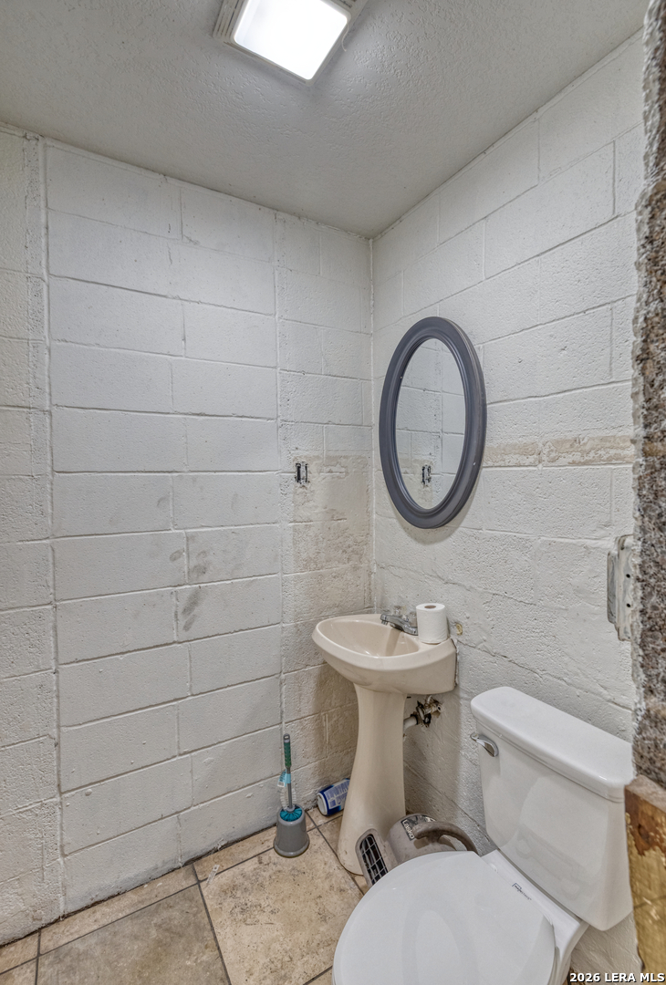 703 W Main Street Uvalde TX 78801